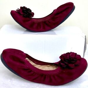 Ollio Burgundy Faux Suede Decorative Flower Slip On Comfort Ballet Flat Size 8